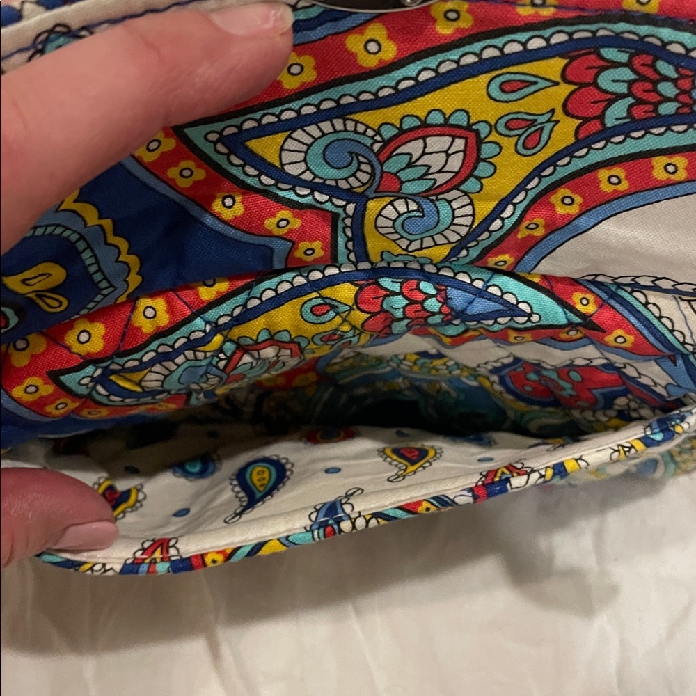 VERA BRADLEY Marina Paisley Push Lock Wristlet in White-Blue Multi Color, EUC - Picture 9 of 9
